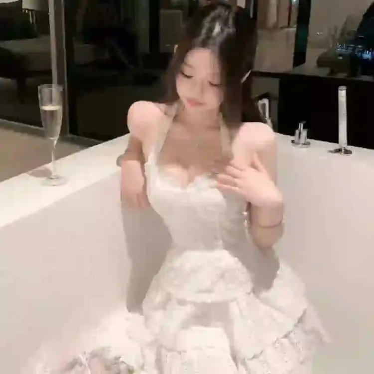 治愈系纯爱神作《四月物语》岩井俊二经典：东京的樱花雨中，暗恋是一个人的兵荒马乱